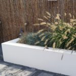 Verhoogde border in onderhoudsarme tuin
